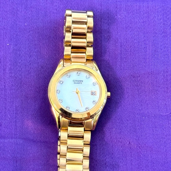 𝑪𝑰𝑻𝑰𝒁𝑬𝑵 𝑸𝑼𝑨𝑹𝑻𝒁 𝑳𝑨𝑫𝑰𝑬𝑺 𝑾𝑨𝑻𝑪𝑯 - Picture 1 of 5